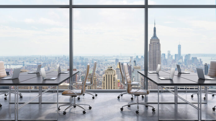 Workplaces,In,A,Modern,Panoramic,Office,,New,York,City,View